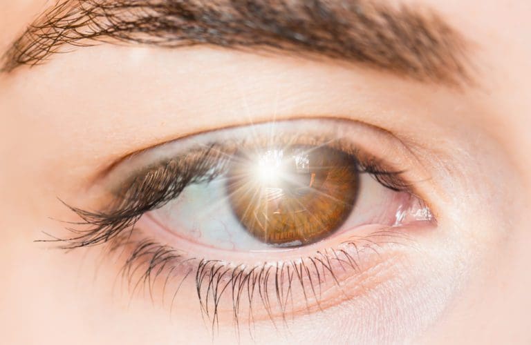 Top 3 Reasons Why You See Flashing Lights In Your Eye